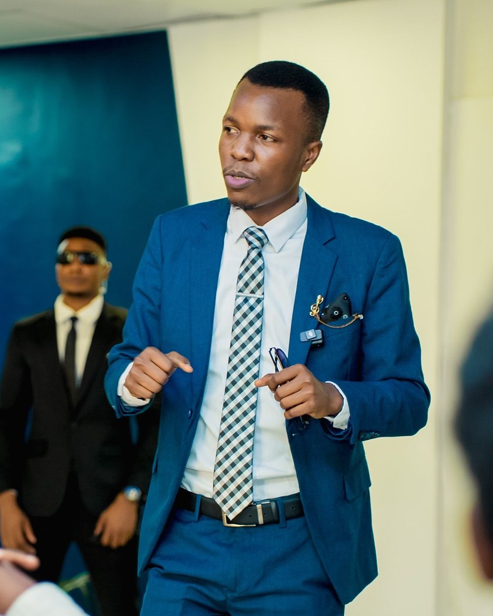 Mzungumzaji akifundisha mbele ya washiriki kwenye session ya Kings Capital